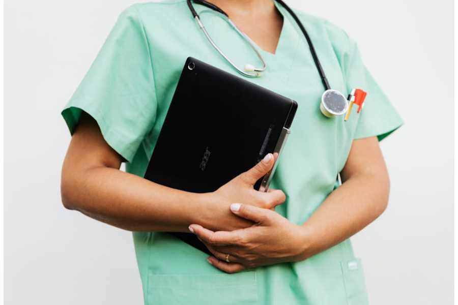 Infirmières libérales : Comment réussir son installation grâce aux petites annonces ?